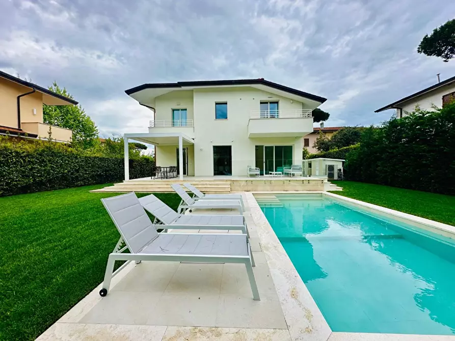 Immagine 64 di Villa in vendita  a Pietrasanta