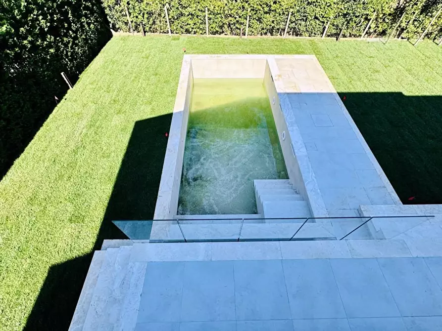 Immagine 52 di Villa in vendita  a Pietrasanta