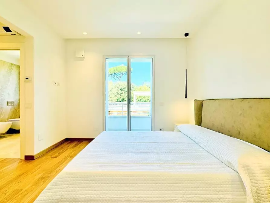 Immagine 34 di Villa in vendita  a Pietrasanta