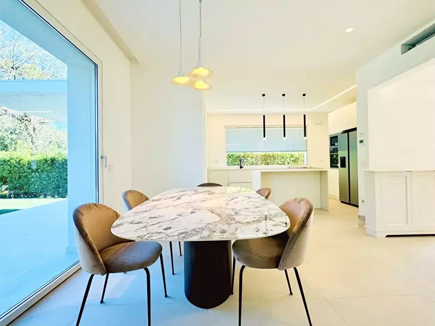 Immagine 7 di Villa in vendita  a Pietrasanta