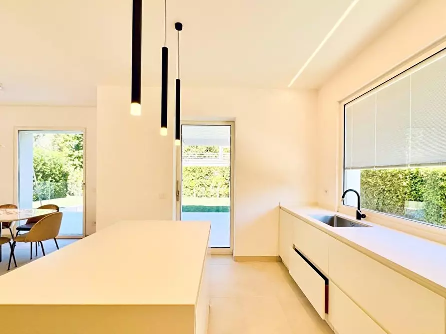 Immagine 11 di Villa in vendita  a Pietrasanta