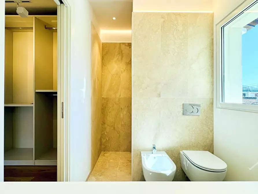 Immagine 48 di Villa in vendita  a Pietrasanta