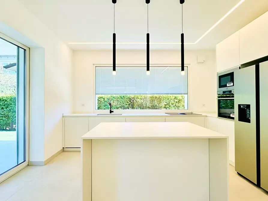 Immagine 8 di Villa in vendita  a Pietrasanta