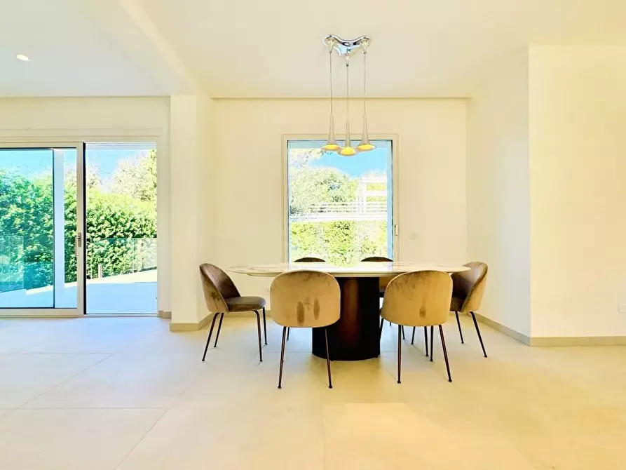 Immagine 2 di Villa in vendita  a Pietrasanta