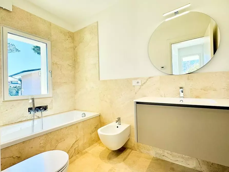 Immagine 28 di Villa in vendita  a Pietrasanta