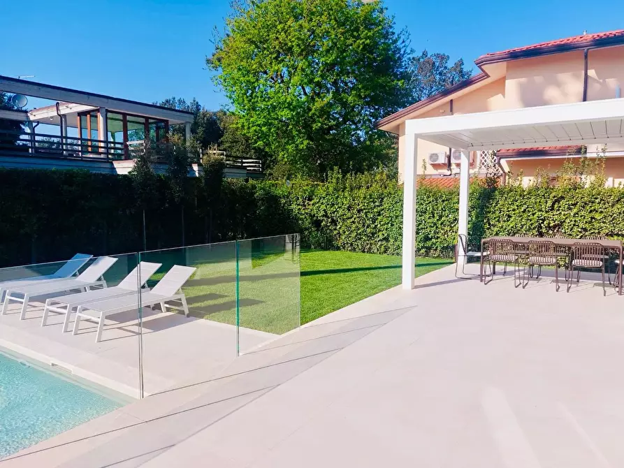 Immagine 60 di Villa in vendita  a Pietrasanta