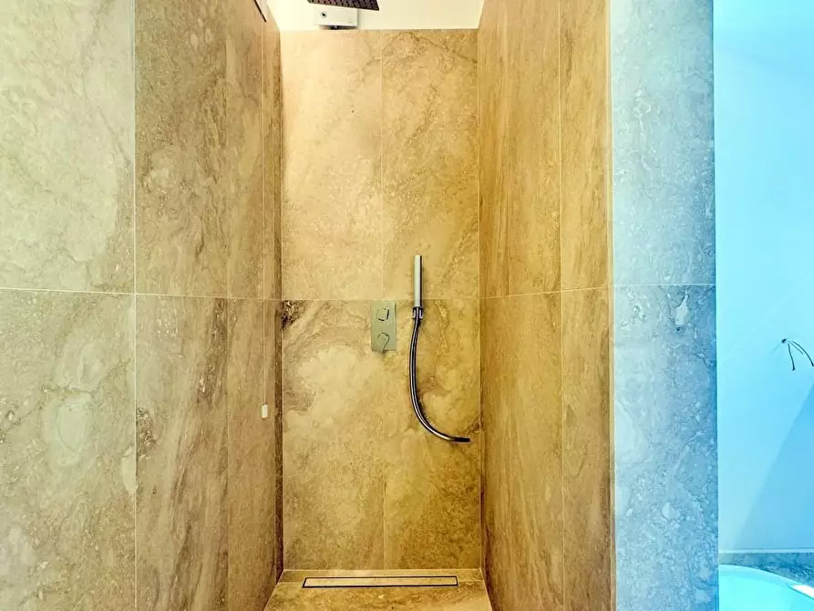 Immagine 49 di Villa in vendita  a Pietrasanta