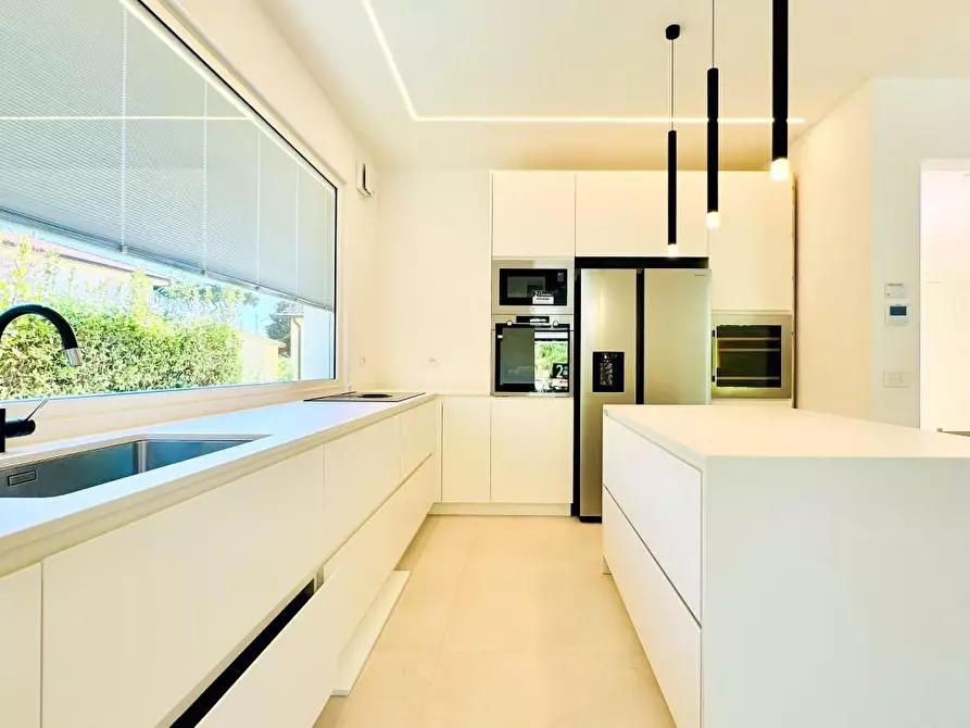 Immagine 9 di Villa in vendita  a Pietrasanta