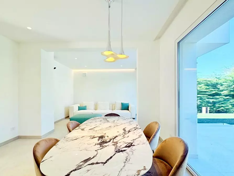 Immagine 3 di Villa in vendita  a Pietrasanta