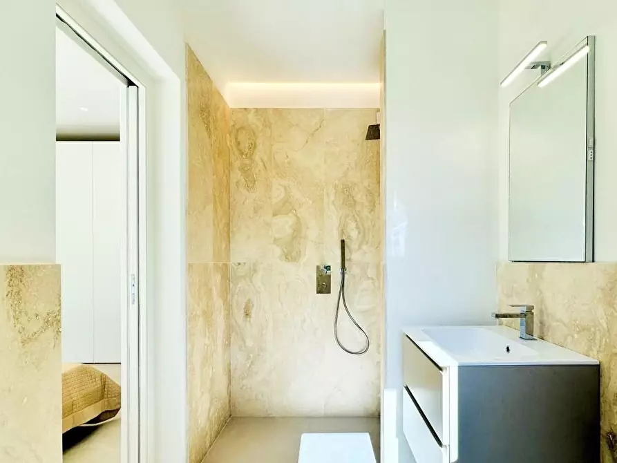 Immagine 21 di Villa in vendita  a Pietrasanta