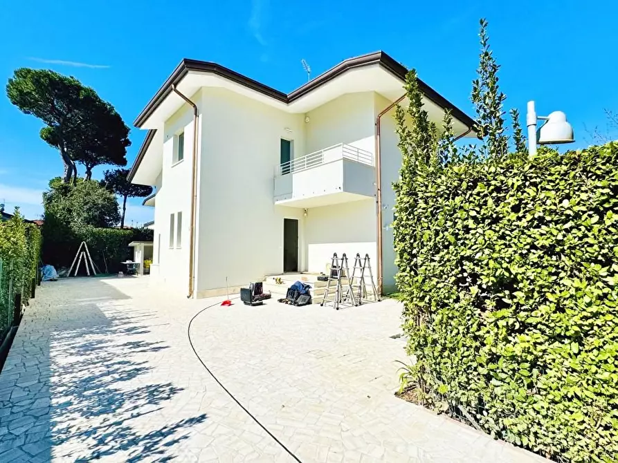 Immagine 61 di Villa in vendita  a Pietrasanta