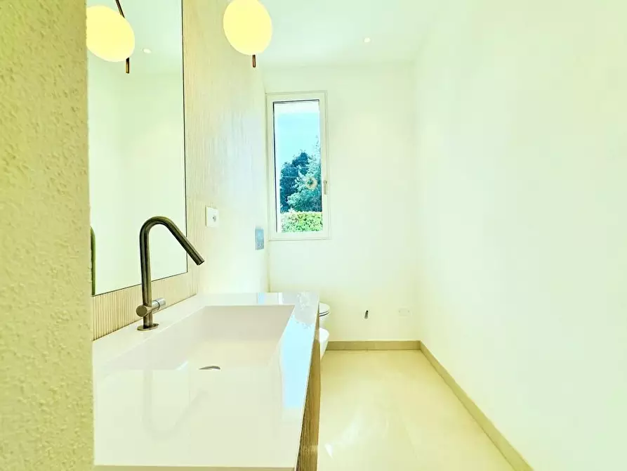 Immagine 13 di Villa in vendita  a Pietrasanta