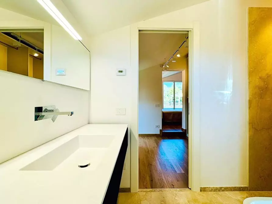 Immagine 50 di Villa in vendita  a Pietrasanta