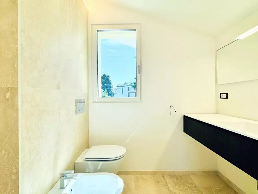 Immagine 46 di Villa in vendita  a Pietrasanta