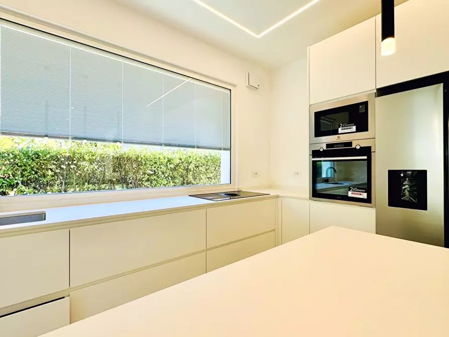 Immagine 10 di Villa in vendita  a Pietrasanta