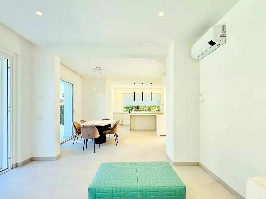 Immagine 6 di Villa in vendita  a Pietrasanta