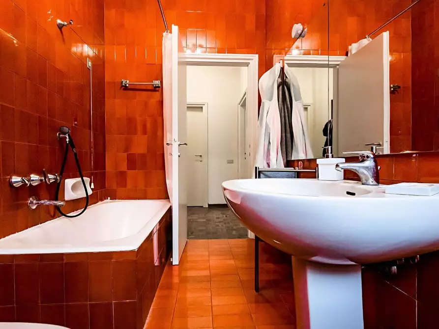 Immagine 24 di Appartamento in vendita  a Siena