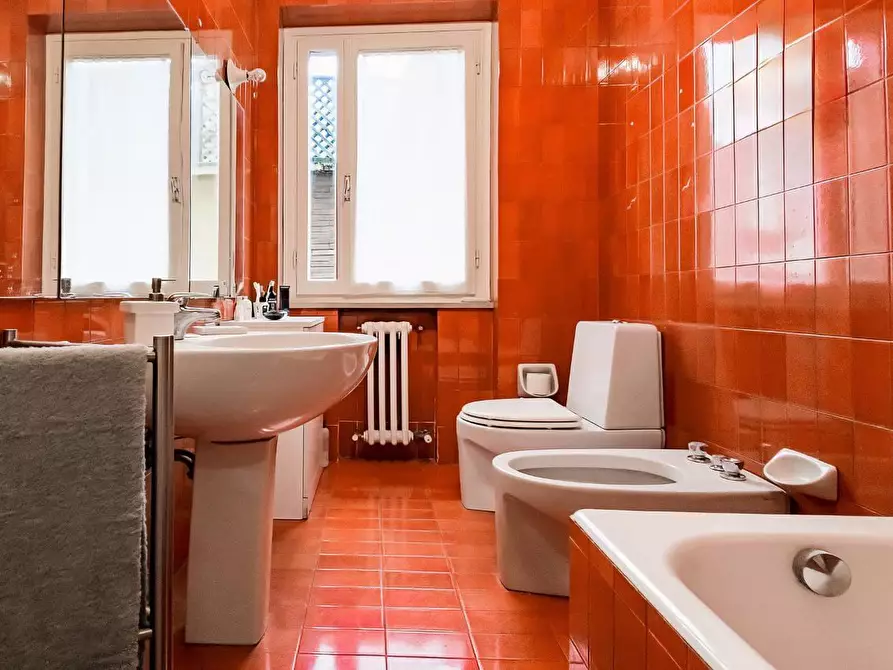 Immagine 22 di Appartamento in vendita  a Siena