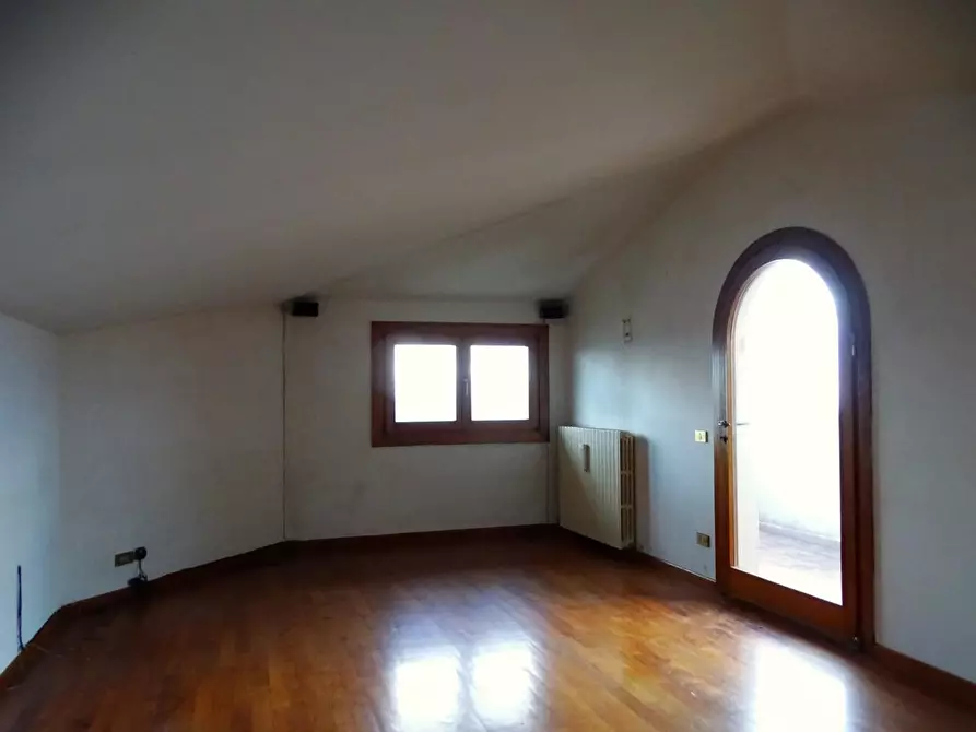 Immagine 17 di Villa in vendita  a San Miniato