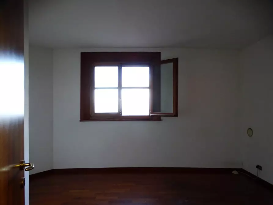 Immagine 14 di Villa in vendita  a San Miniato