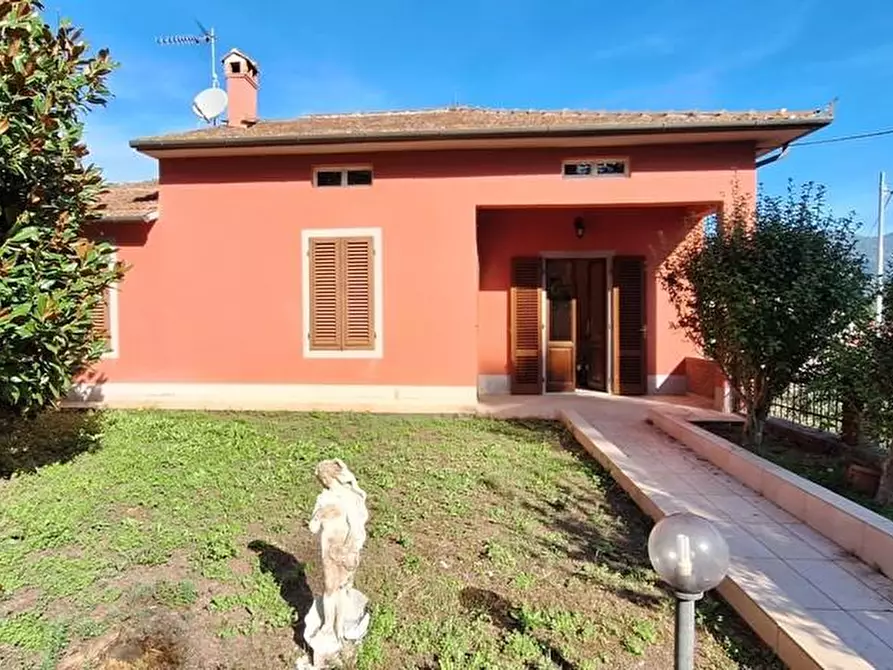 Immagine 1 di Casa indipendente in vendita  a Pescaglia