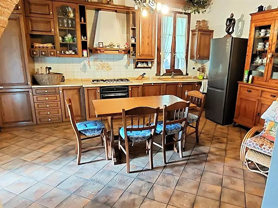 Immagine 9 di Casa colonica in vendita  a Palaia