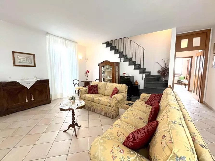 Immagine 1 di Villa in vendita  a San Giuliano Terme