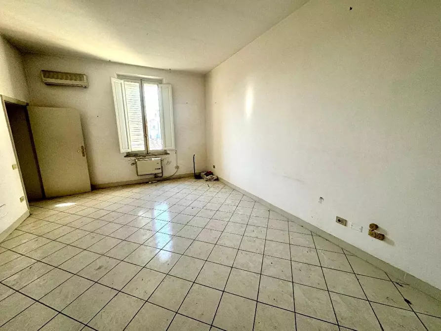 Immagine 7 di Appartamento in vendita  a Siena