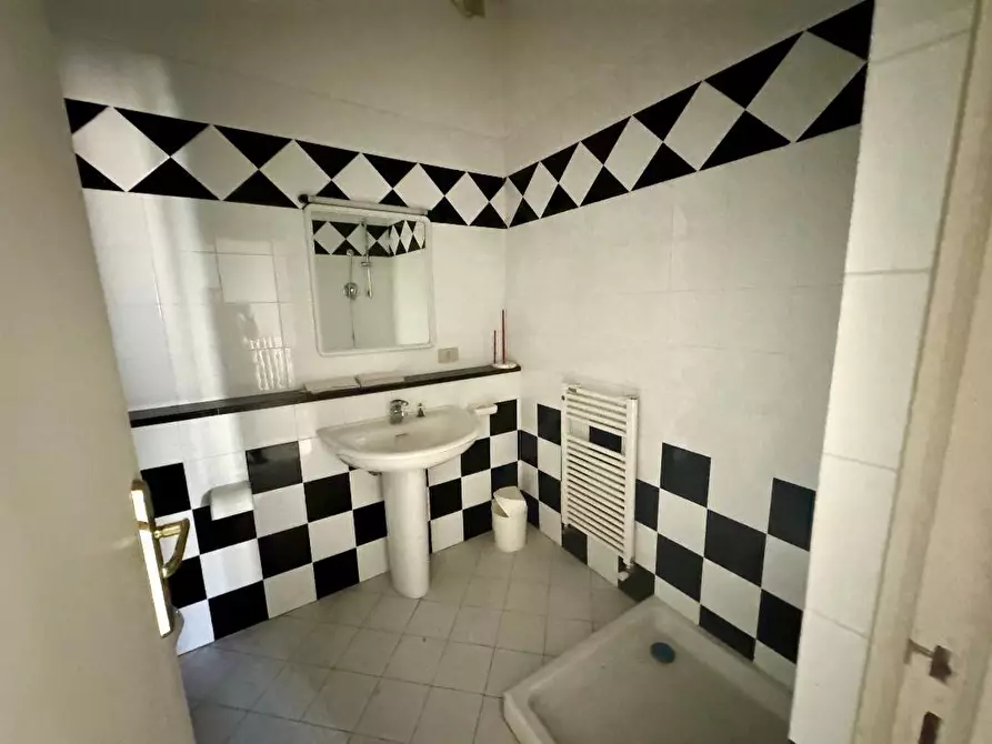 Immagine 21 di Appartamento in vendita  a Siena