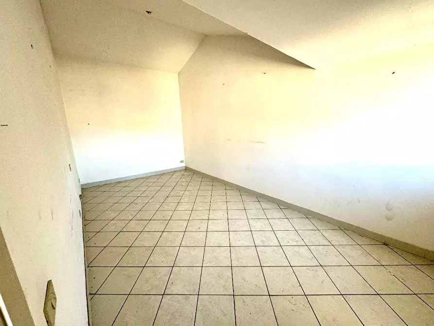 Immagine 11 di Appartamento in vendita  a Siena