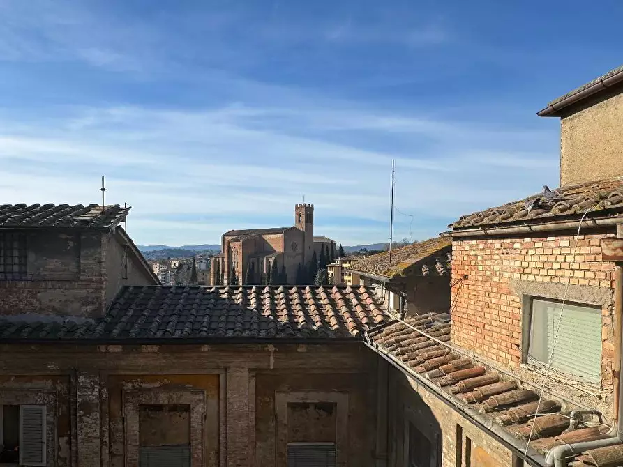Immagine 22 di Appartamento in vendita  a Siena