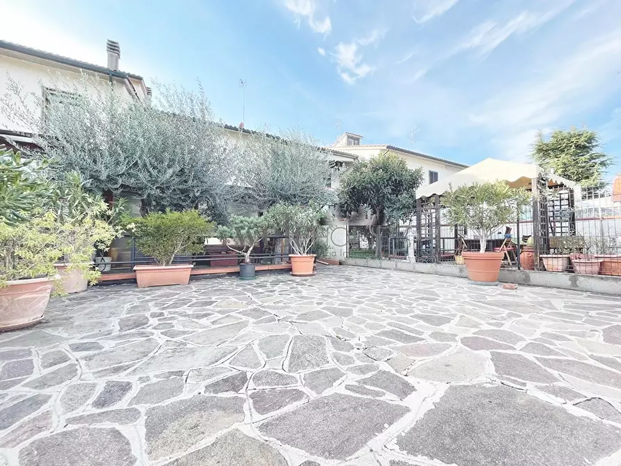 Immagine 22 di Villetta a schiera in vendita  a Campi Bisenzio