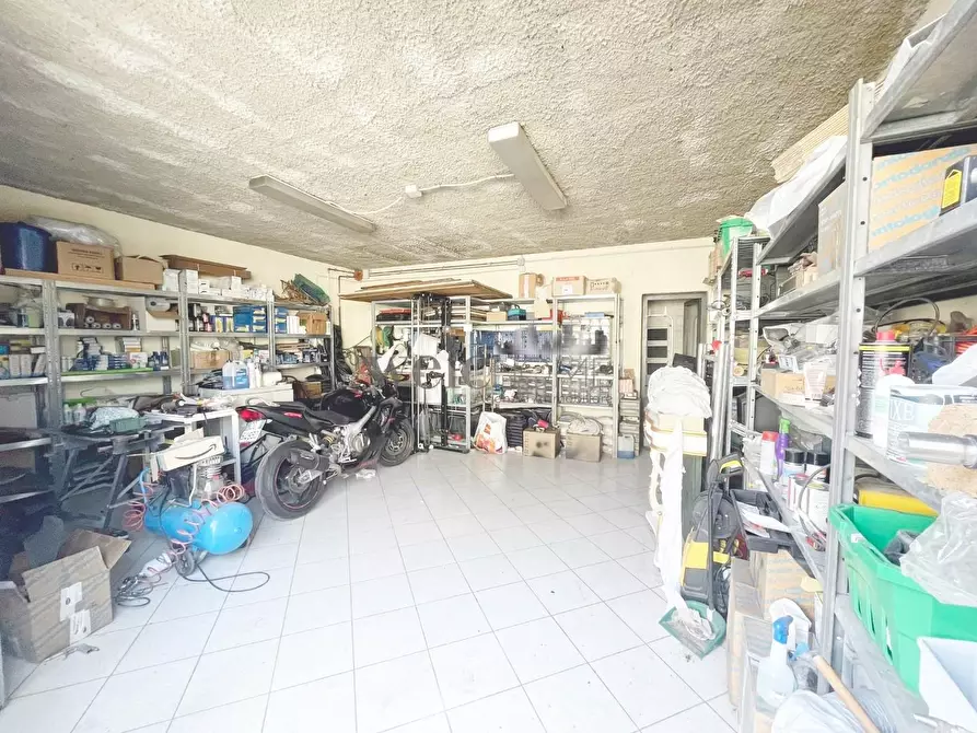 Immagine 33 di Villetta a schiera in vendita  a Campi Bisenzio