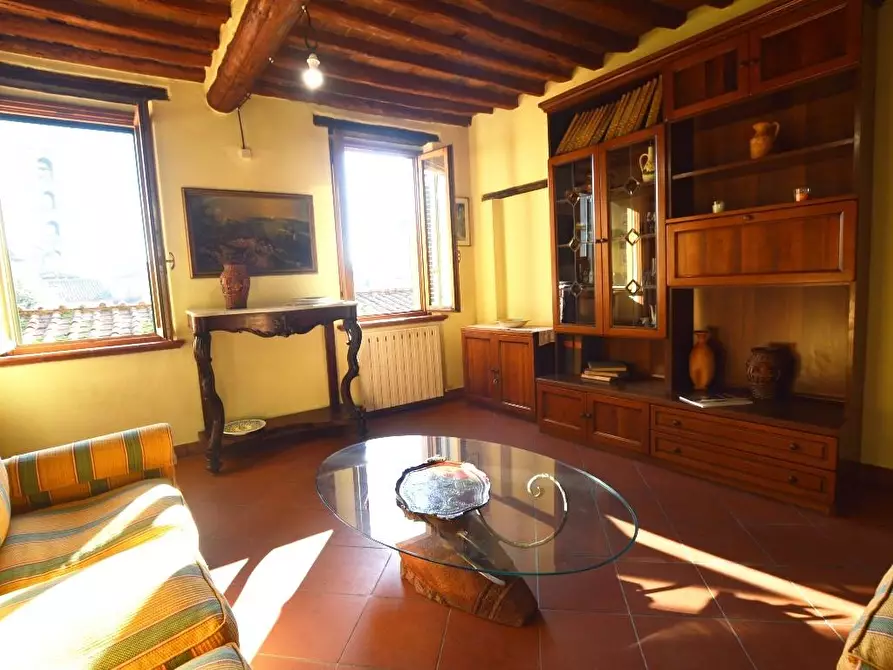 Immagine 5 di Appartamento in vendita  a Lucca
