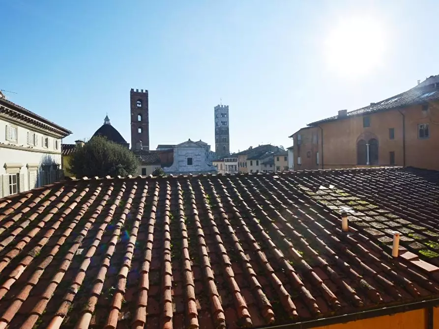 Immagine 9 di Appartamento in vendita  a Lucca