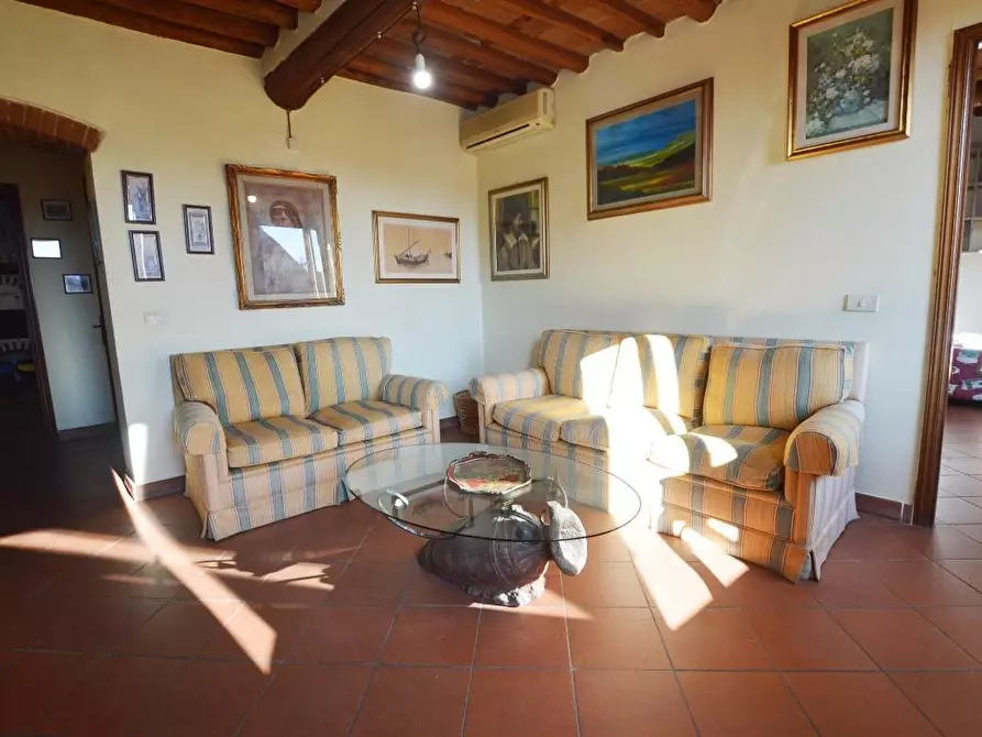 Immagine 8 di Appartamento in vendita  a Lucca