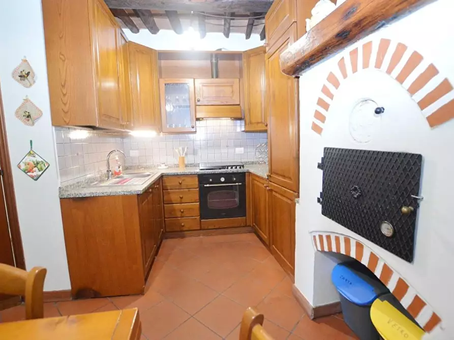 Immagine 11 di Appartamento in vendita  a Lucca