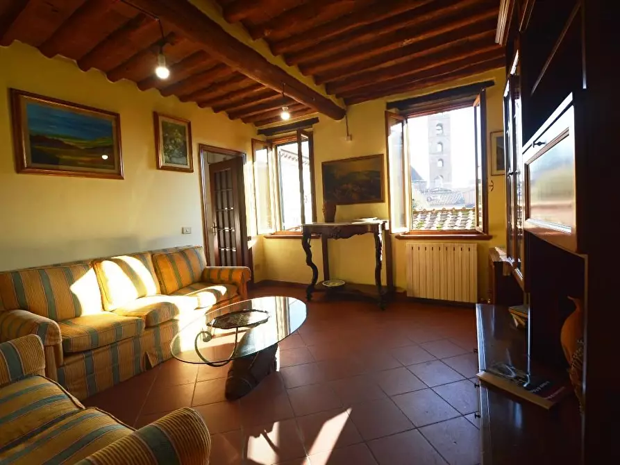 Immagine 4 di Appartamento in vendita  a Lucca