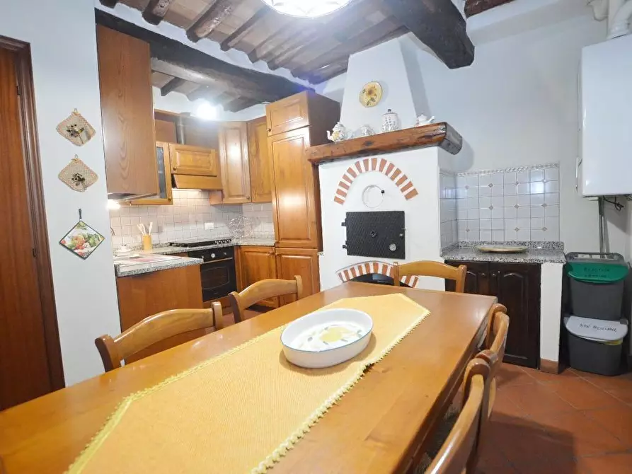 Immagine 10 di Appartamento in vendita  a Lucca