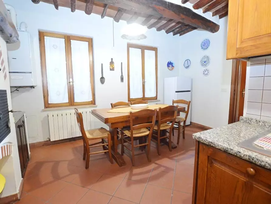 Immagine 13 di Appartamento in vendita  a Lucca