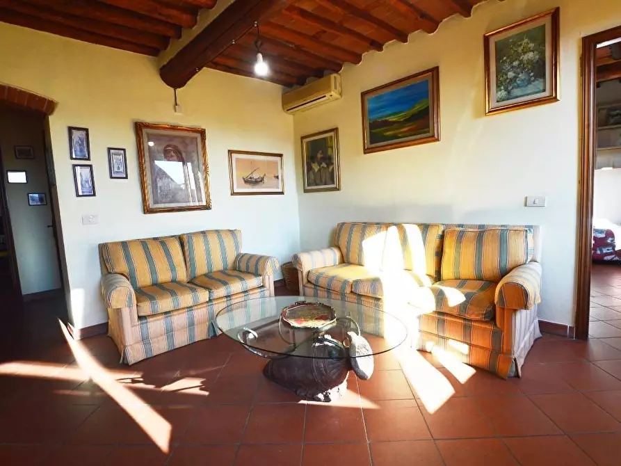 Immagine 3 di Appartamento in vendita  a Lucca