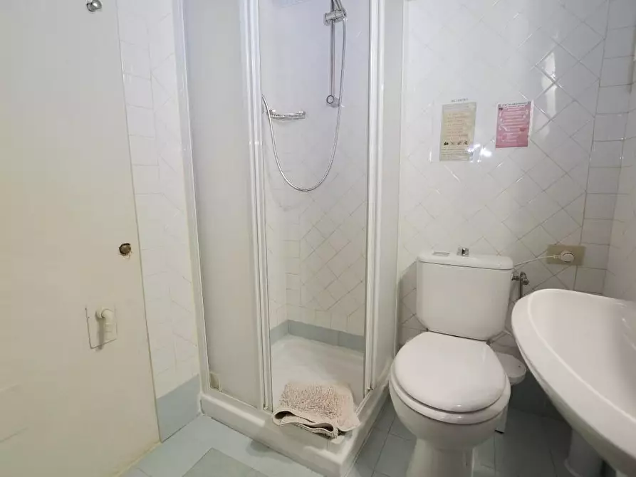 Immagine 14 di Appartamento in vendita  a Lucca