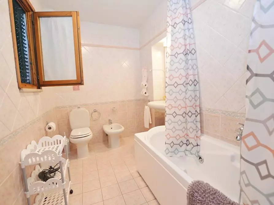 Immagine 24 di Appartamento in vendita  a Lucca