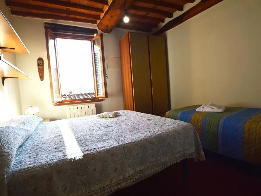 Immagine 21 di Appartamento in vendita  a Lucca