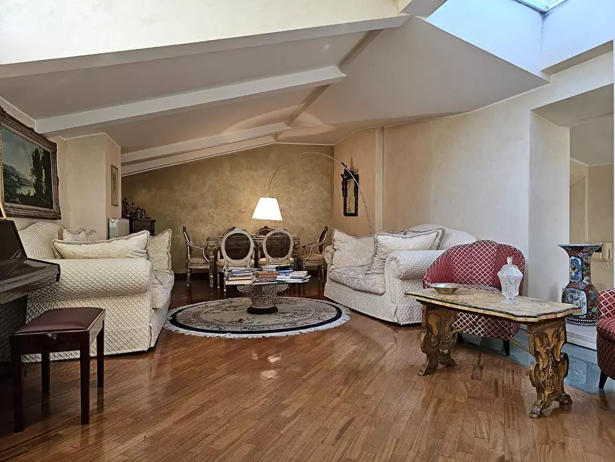 Immagine 2 di Mansarda in vendita  a Siena