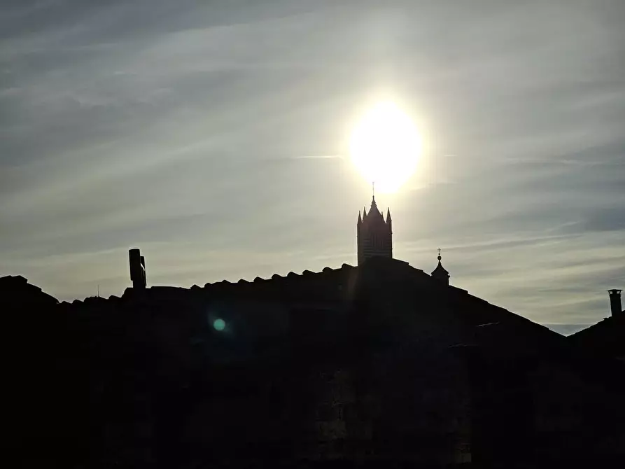 Immagine 16 di Mansarda in vendita  a Siena