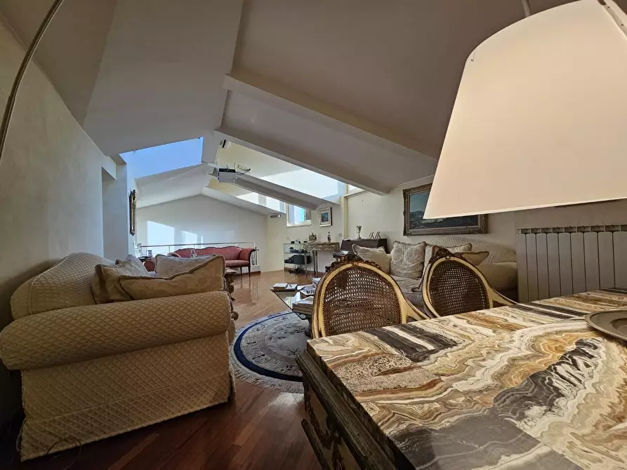 Immagine 4 di Mansarda in vendita  a Siena