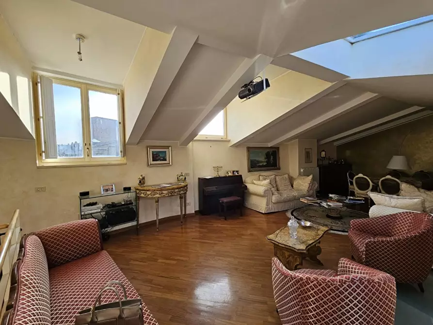 Immagine 5 di Mansarda in vendita  a Siena