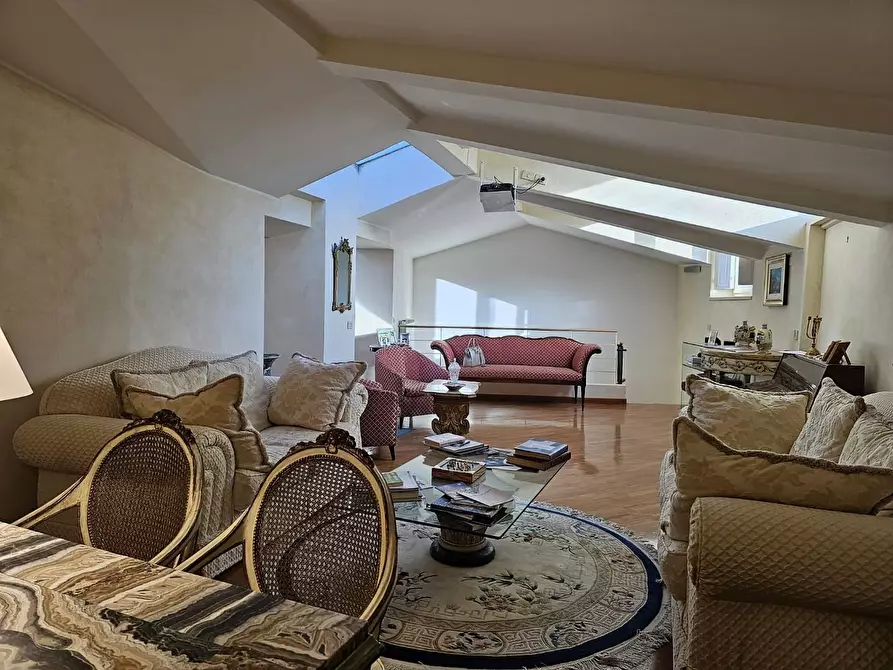 Immagine 3 di Mansarda in vendita  a Siena