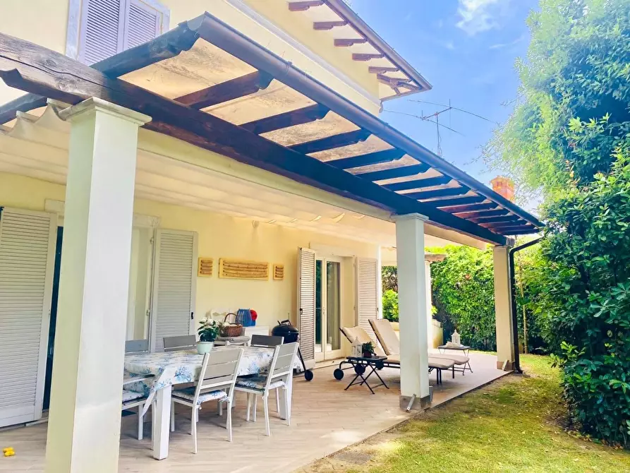Immagine 27 di Villa in affitto  a Forte Dei Marmi
